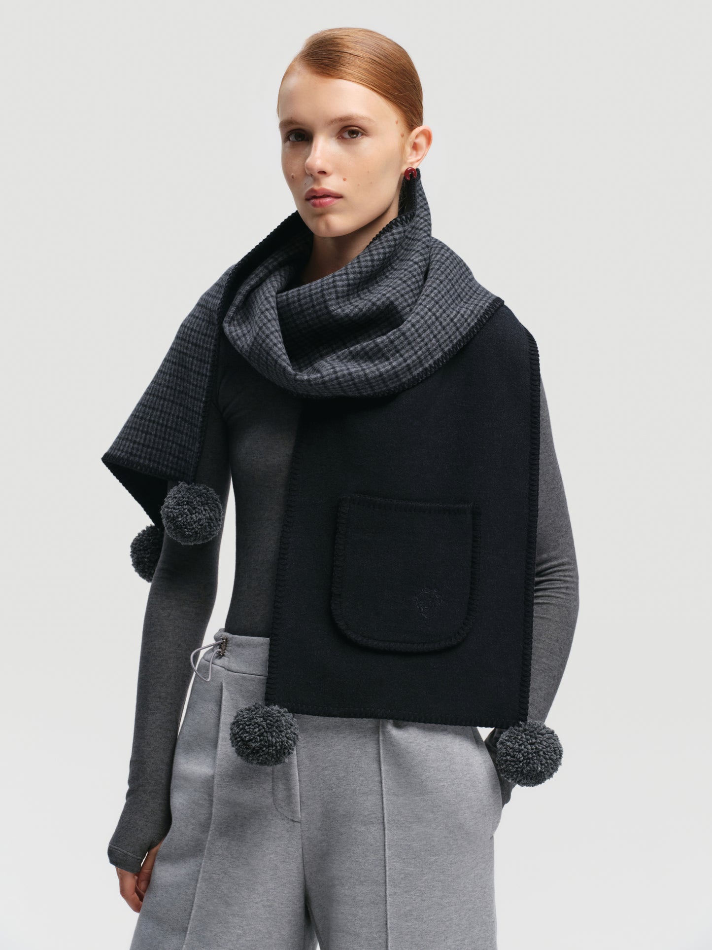 GUNIA Cashmere Scarf in Dark-Grey