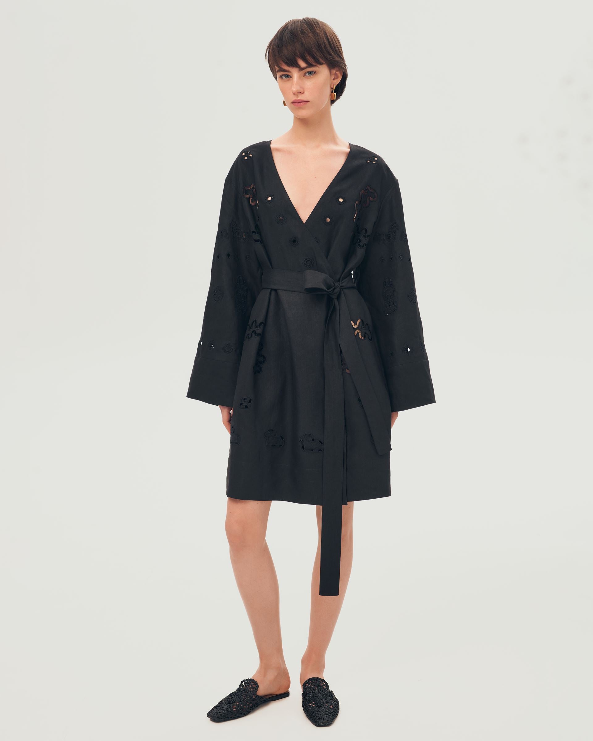 Чорний вишитий халат ЛЯНА