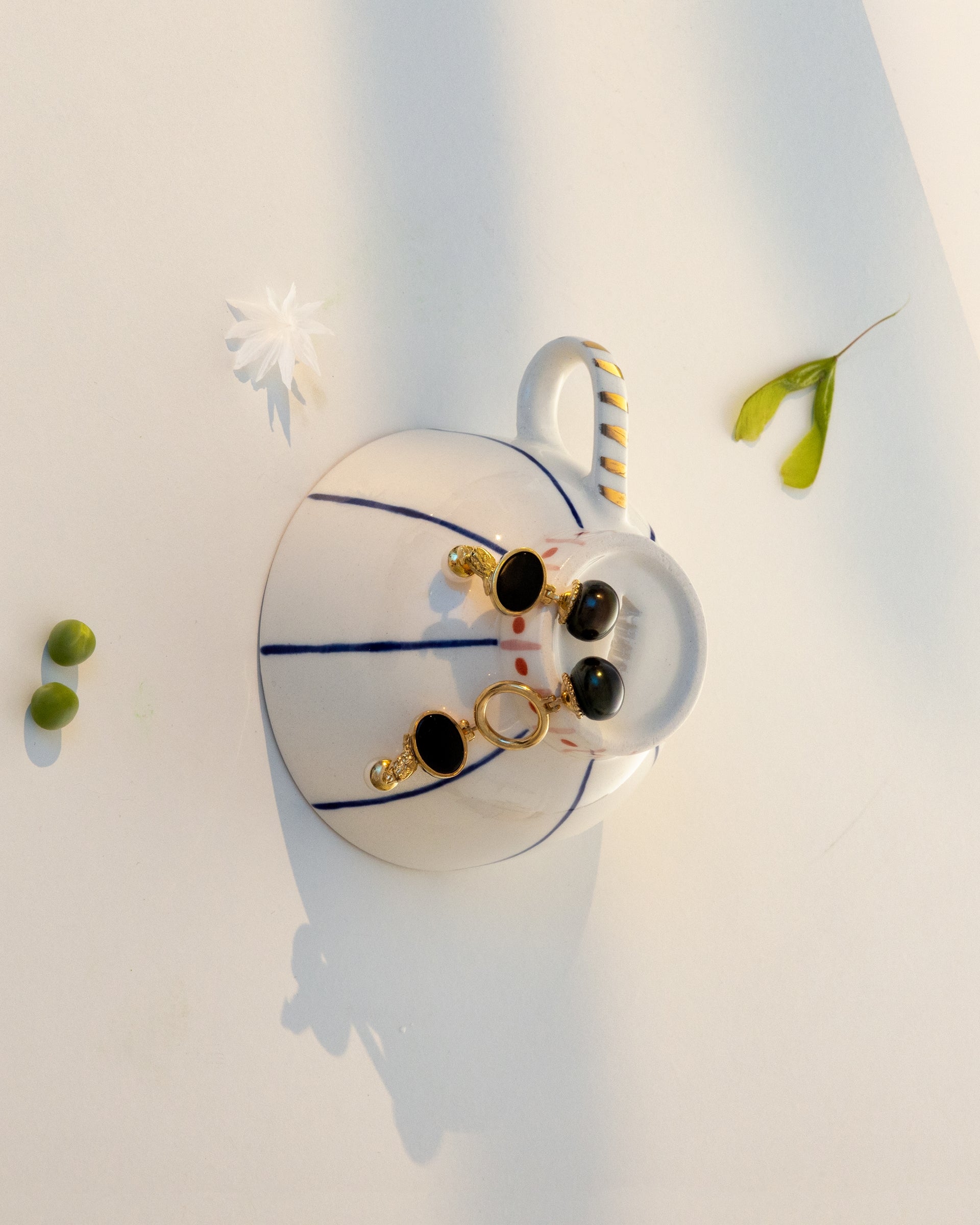 Сережки з чорними перлинами