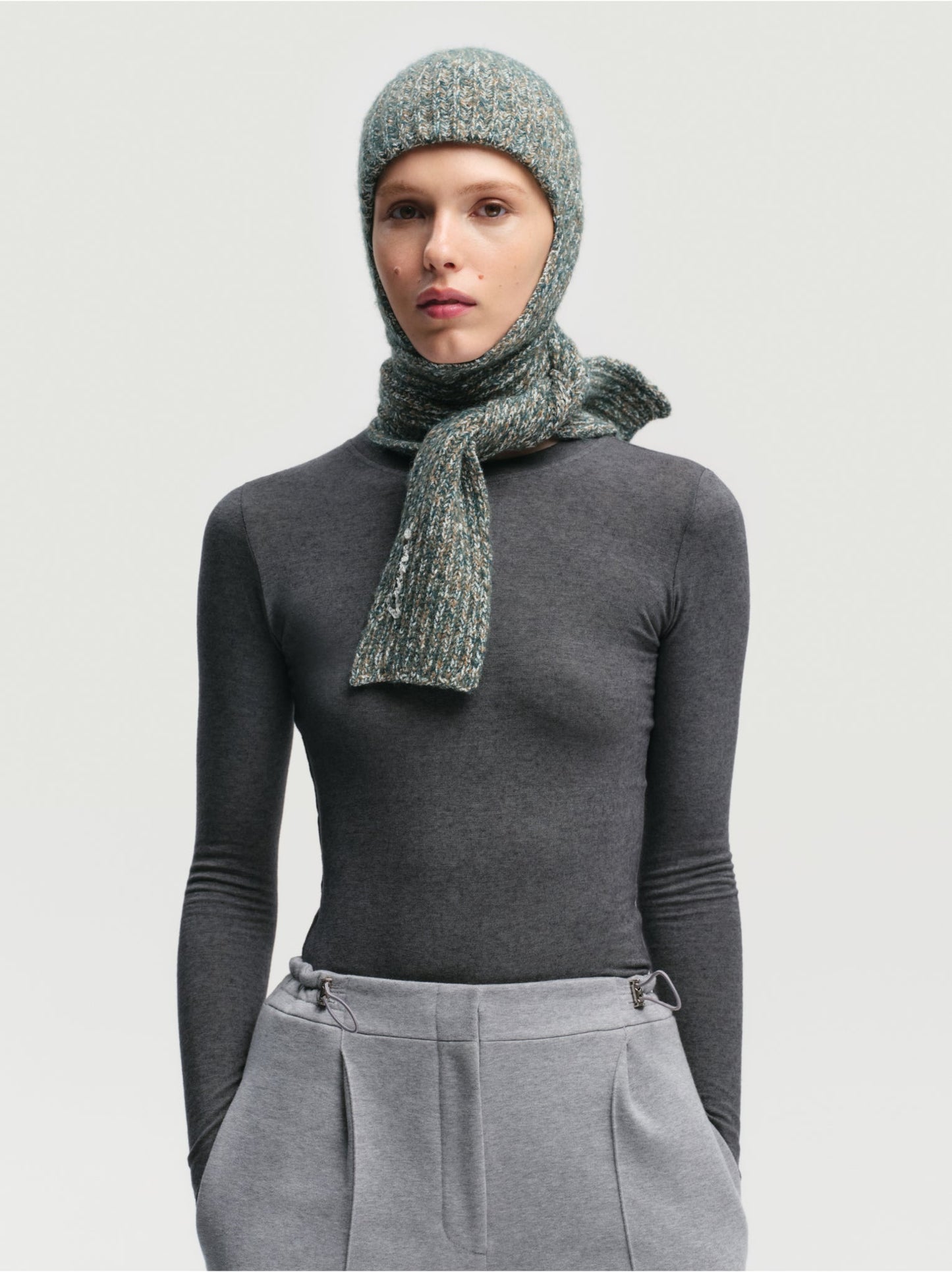 Шапка-шарф зелена