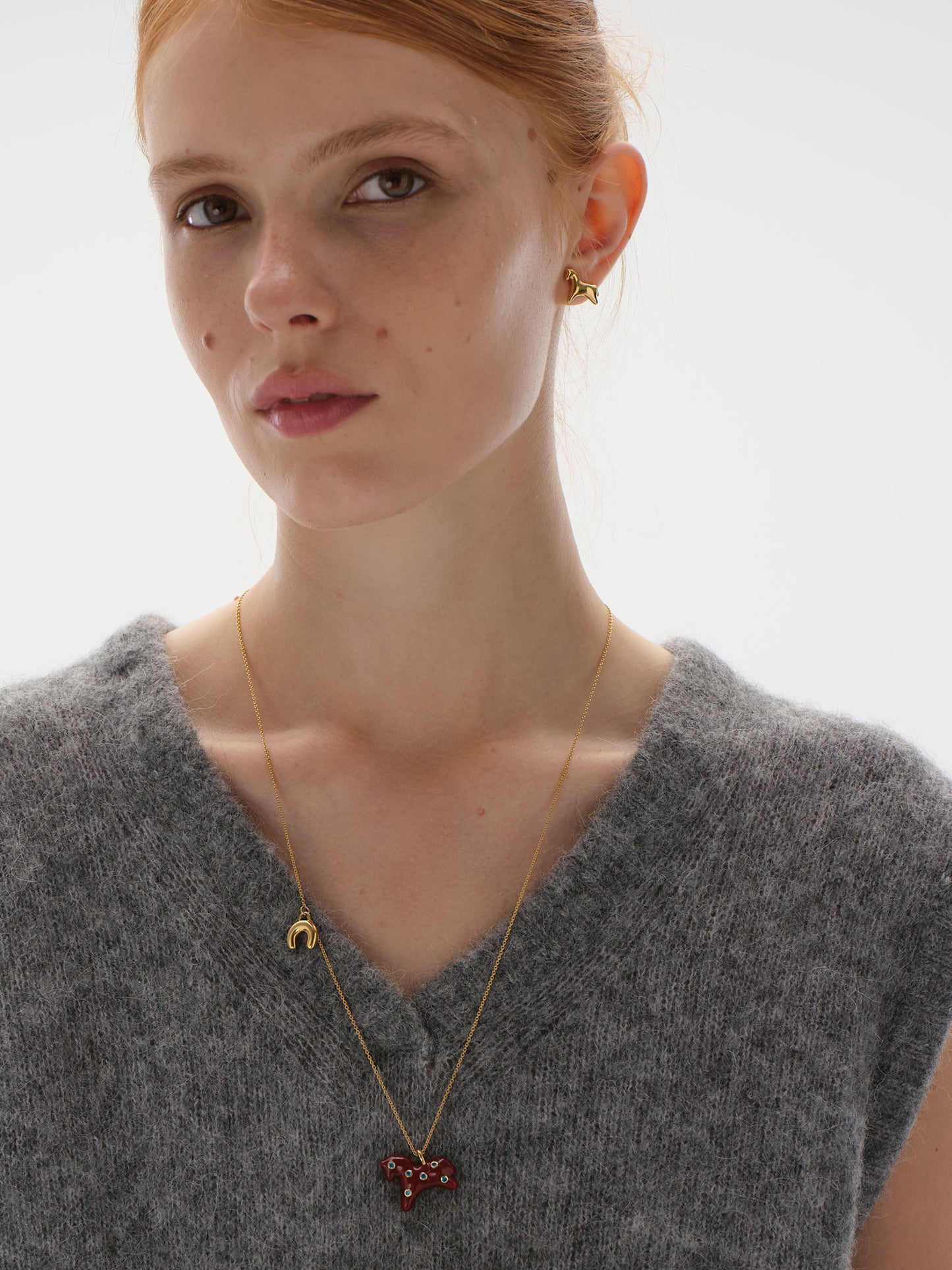 Сережки Коник в позолоті й емалі