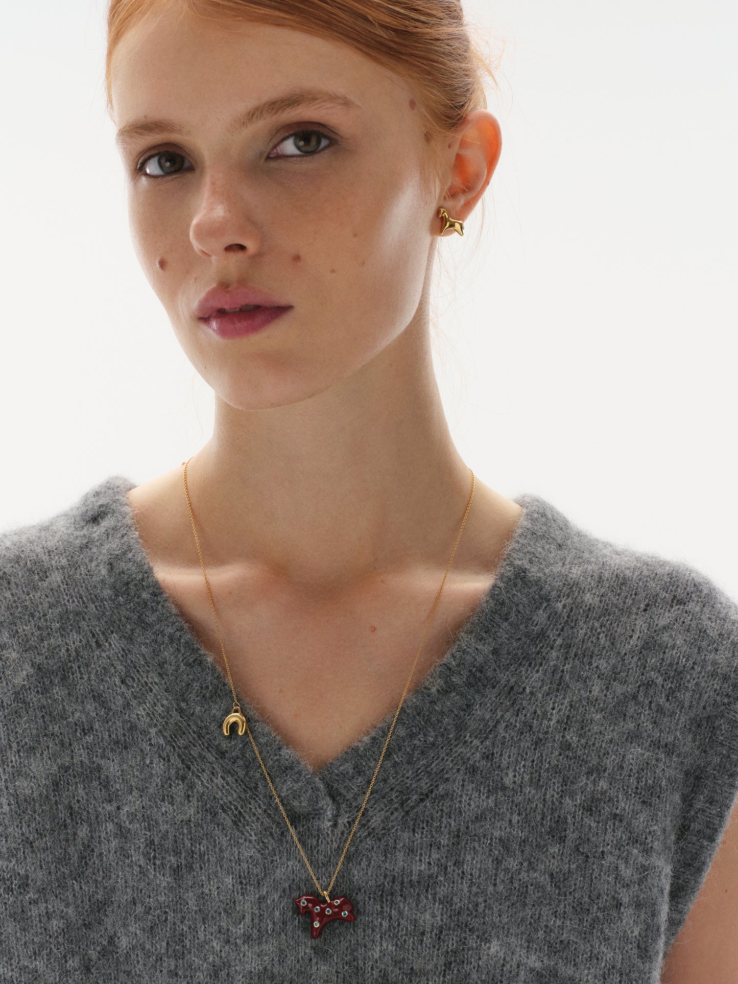 Сережки Коник в позолоті й емалі