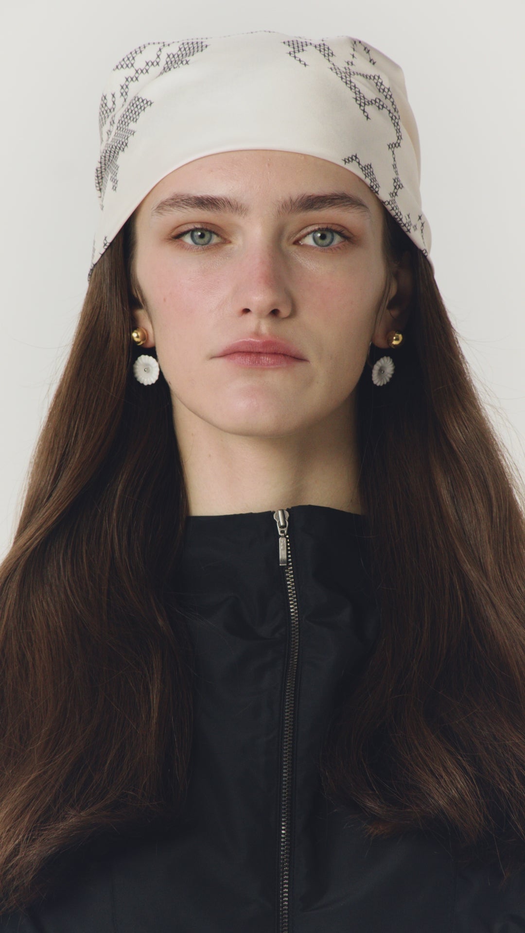 Куртка спортивна чорна з вишивкою фото