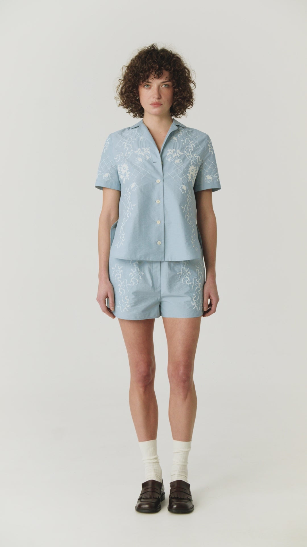 Шорти з вишивкою Тин фото